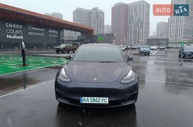 Седан Tesla Model 3 2022 в 