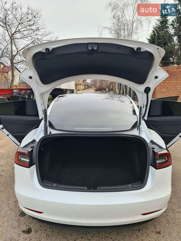 Седан Tesla Model 3 2022 в Одесі