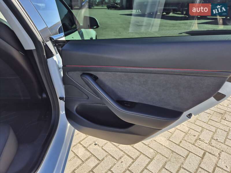 Седан Tesla Model 3 2020 в Мукачевому фото 30 Седан Tesla Model 3 2020 в Мукачевому