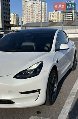 Седан Tesla Model 3 2021 в 