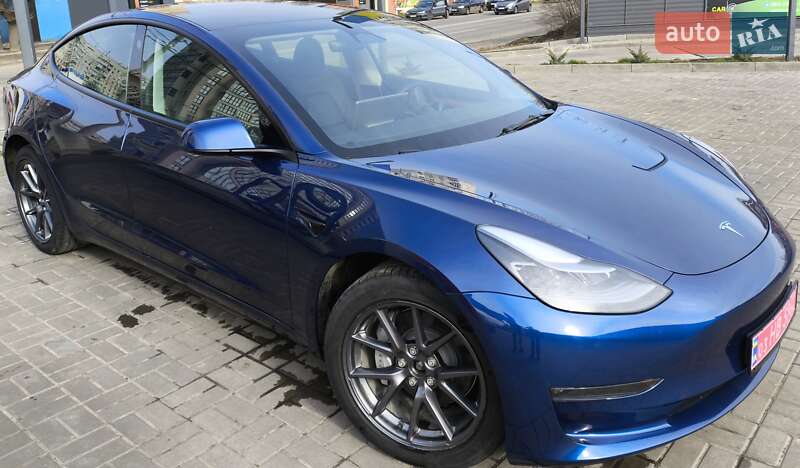 Седан Tesla Model 3 2023 в Харкові