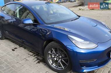 Седан Tesla Model 3 2023 в 