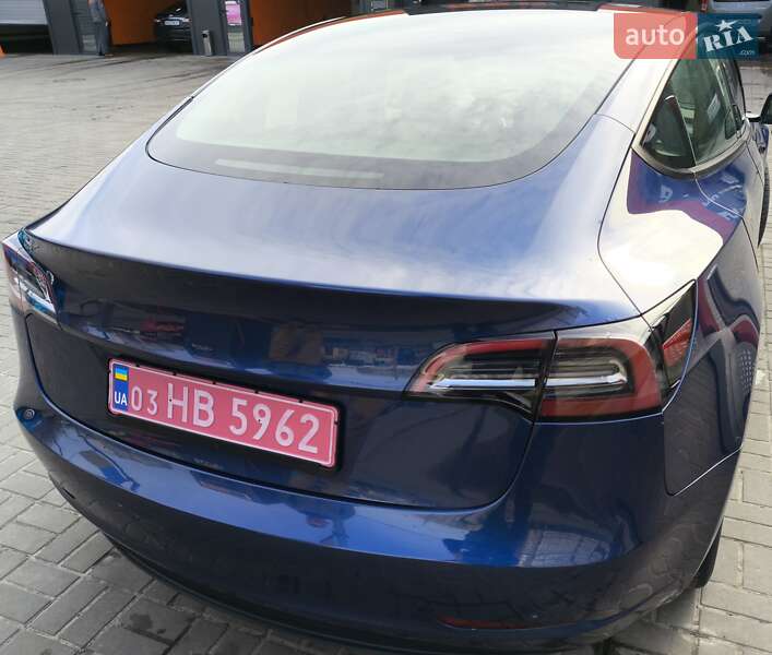 Седан Tesla Model 3 2023 в Харкові