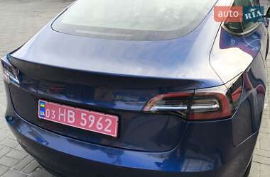Седан Tesla Model 3 2023 в 
