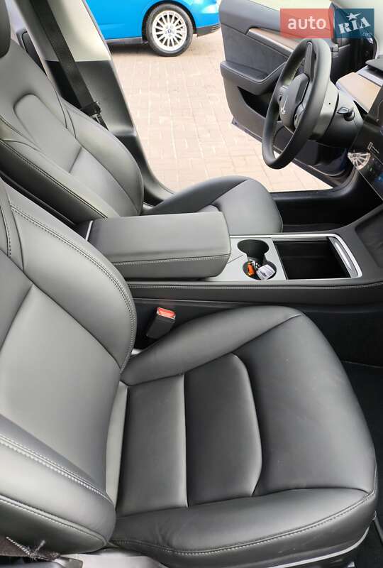 Седан Tesla Model 3 2023 в Харкові