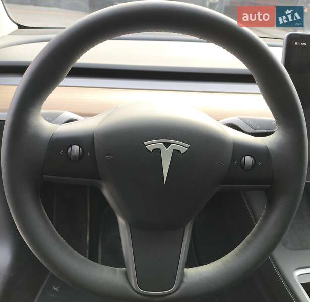 Седан Tesla Model 3 2023 в Харкові