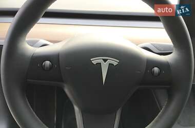 Седан Tesla Model 3 2023 в 