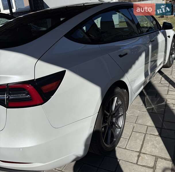 Седан Tesla Model 3 2021 в Киеве фото 3 Седан Tesla Model 3 2021 в Киеве