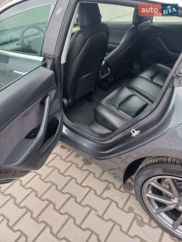 Седан Tesla Model 3 2019 в Коломые
