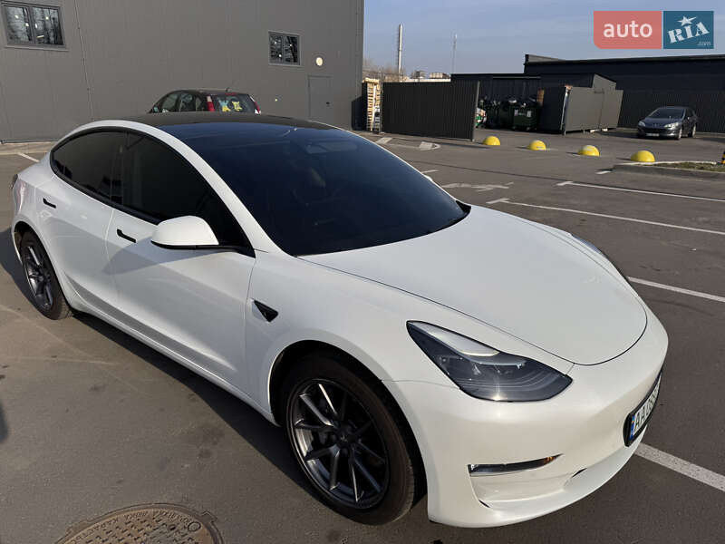 Седан Tesla Model 3 2022 в Киеве