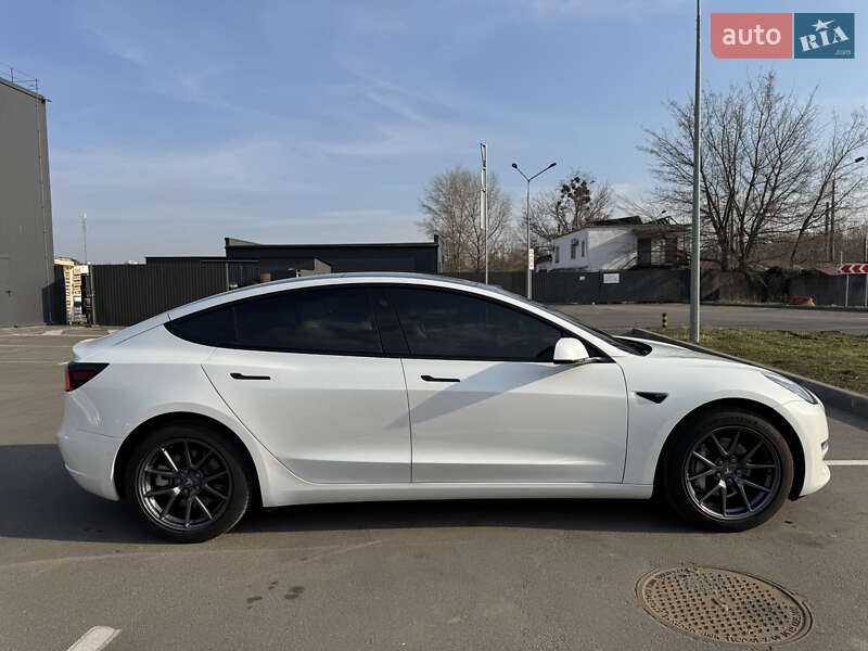 Седан Tesla Model 3 2022 в Киеве