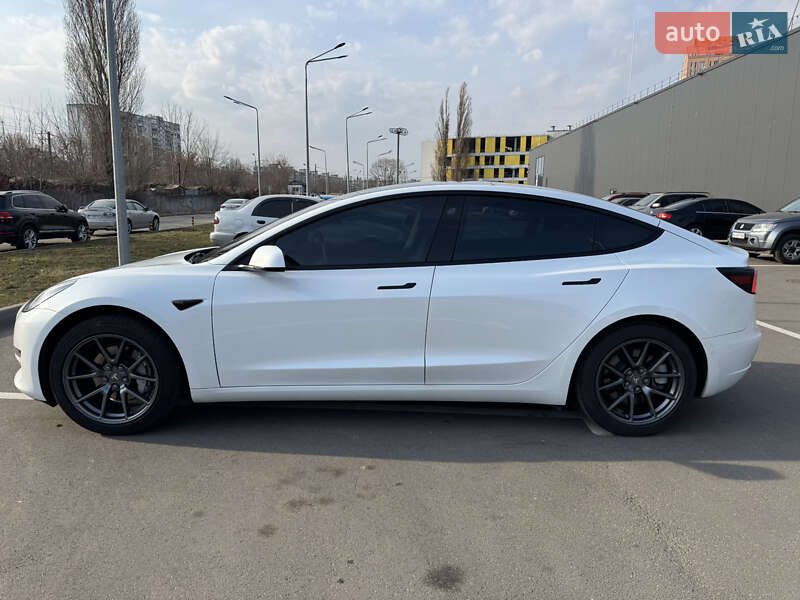 Седан Tesla Model 3 2022 в Киеве