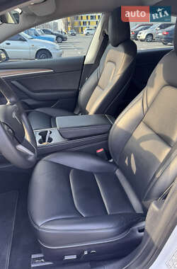 Седан Tesla Model 3 2022 в Киеве