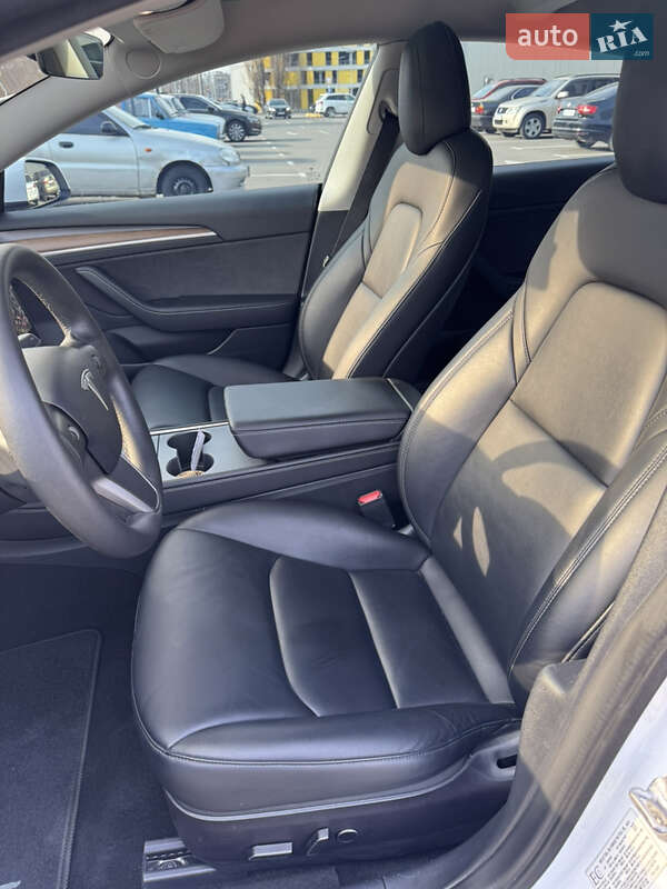 Седан Tesla Model 3 2022 в Киеве