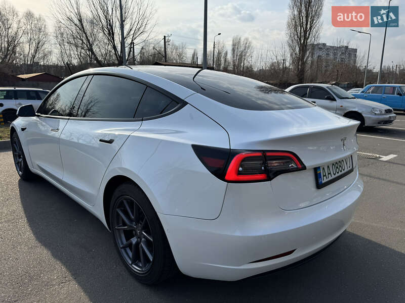 Седан Tesla Model 3 2022 в Киеве
