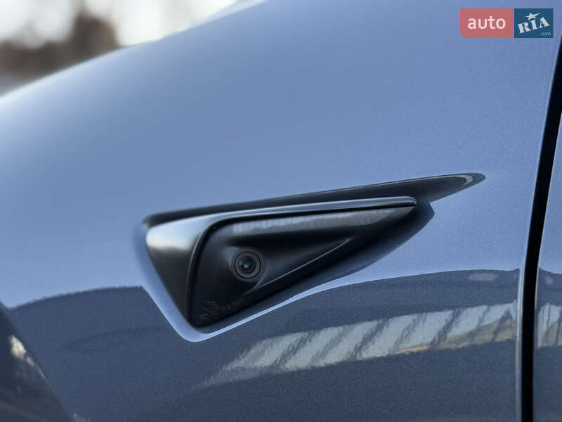 Седан Tesla Model 3 2023 в Ужгороде