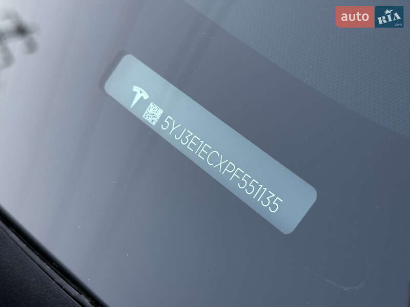 Седан Tesla Model 3 2023 в Ужгороде