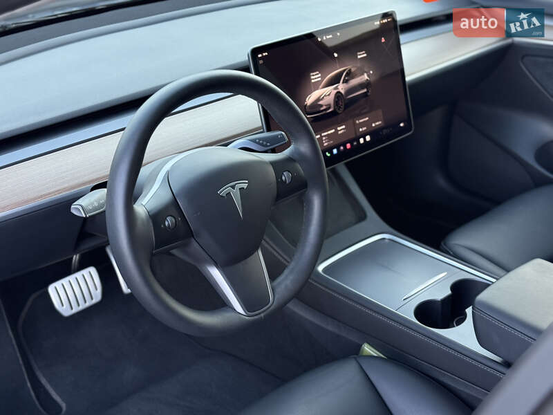 Седан Tesla Model 3 2023 в Ужгороде