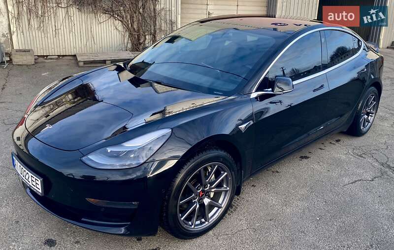 Седан Tesla Model 3 2018 в Броварах