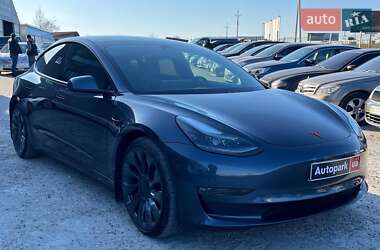 Седан Tesla Model 3 2021 в 