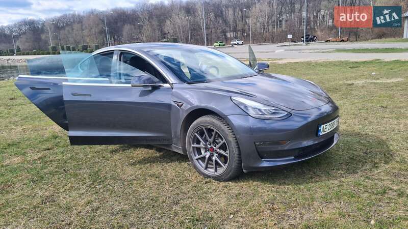 Седан Tesla Model 3 2019 в Дніпрі
