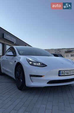 Седан Tesla Model 3 2023 в 