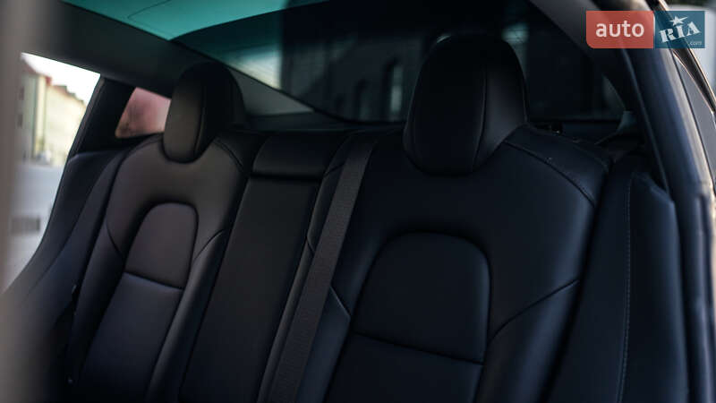 Седан Tesla Model 3 2018 в Львові