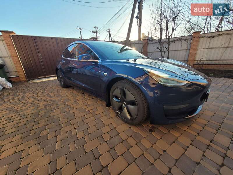 Седан Tesla Model 3 2019 в Киеве