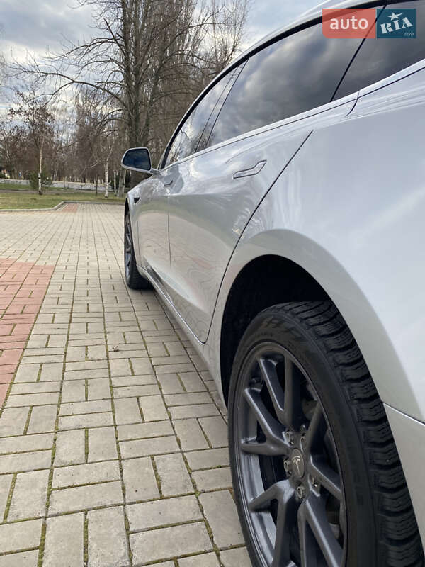 Седан Tesla Model 3 2018 в Никополе