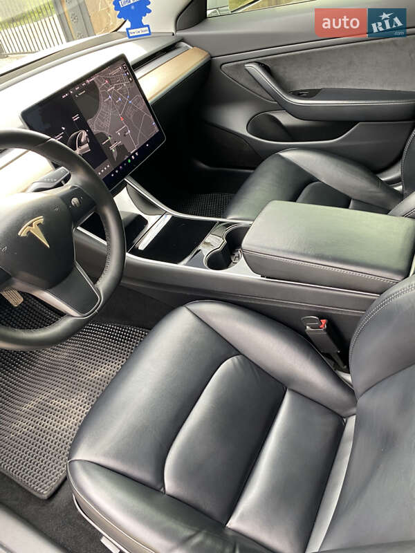 Седан Tesla Model 3 2018 в Никополе