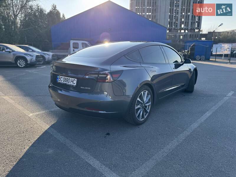 Седан Tesla Model 3 2019 в Львові