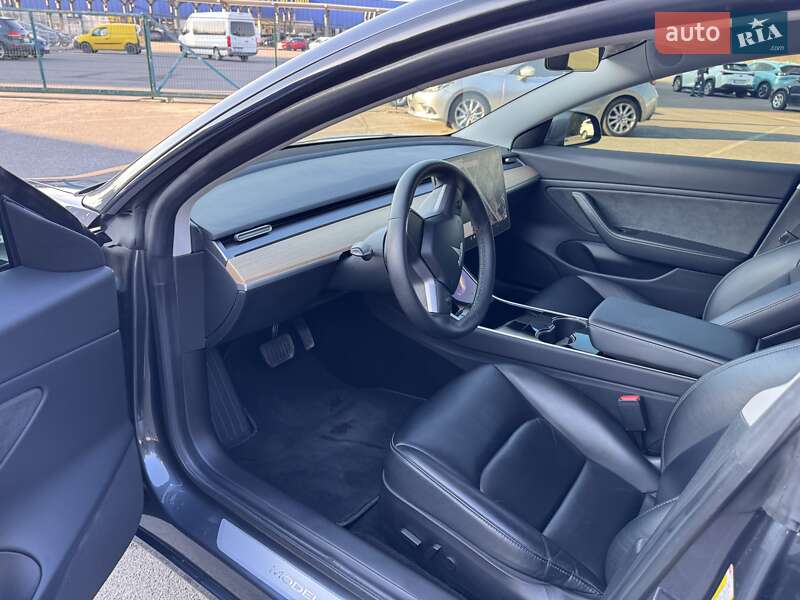 Седан Tesla Model 3 2019 в Львові