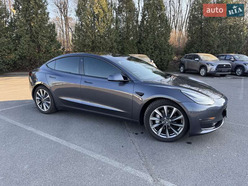 Седан Tesla Model 3 2019 в Львове