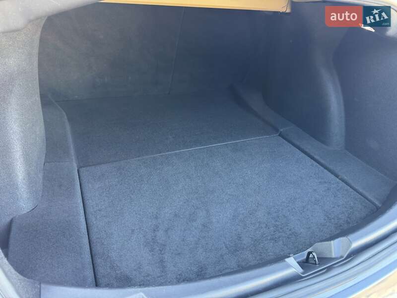 Седан Tesla Model 3 2019 в Львові
