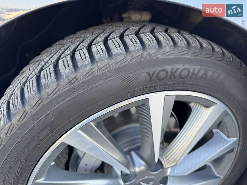 Седан Tesla Model 3 2019 в Львове