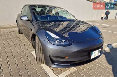 Седан Tesla Model 3 2023 в 