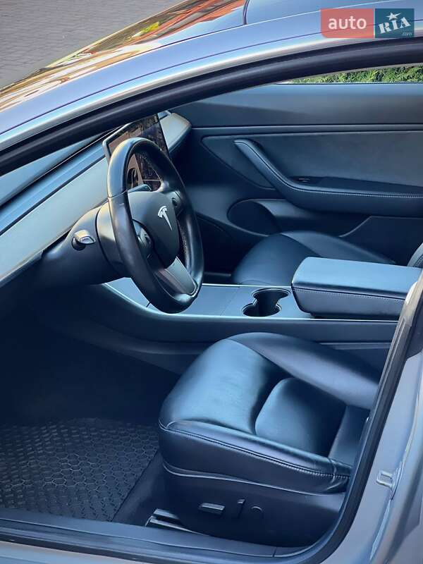 Седан Tesla Model 3 2018 в Рівному