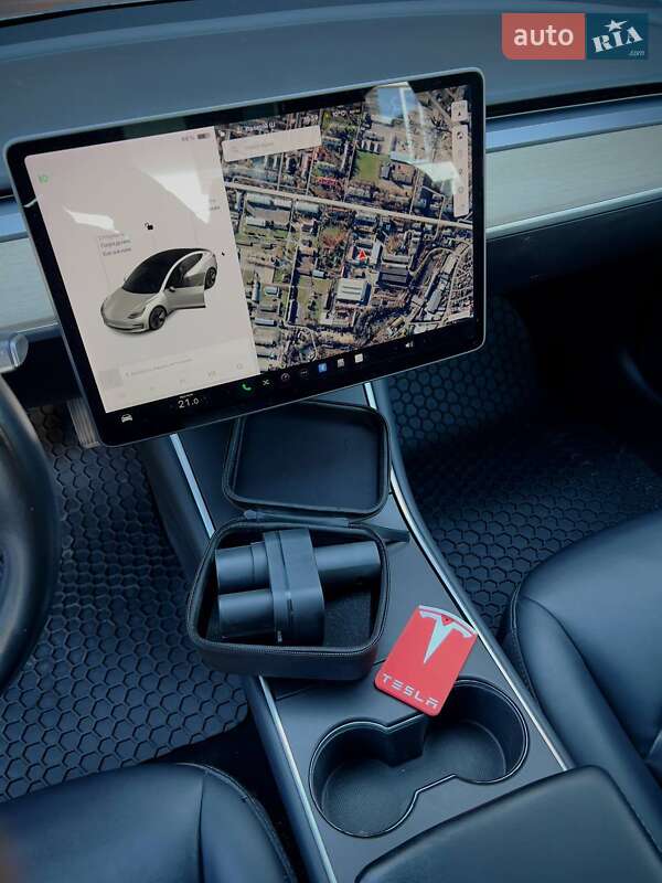 Седан Tesla Model 3 2018 в Рівному