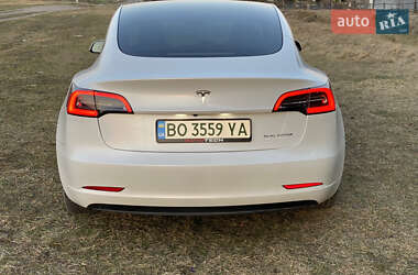 Седан Tesla Model 3 2021 в 