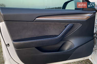 Седан Tesla Model 3 2021 в 