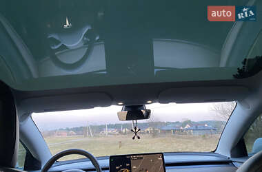 Седан Tesla Model 3 2021 в 
