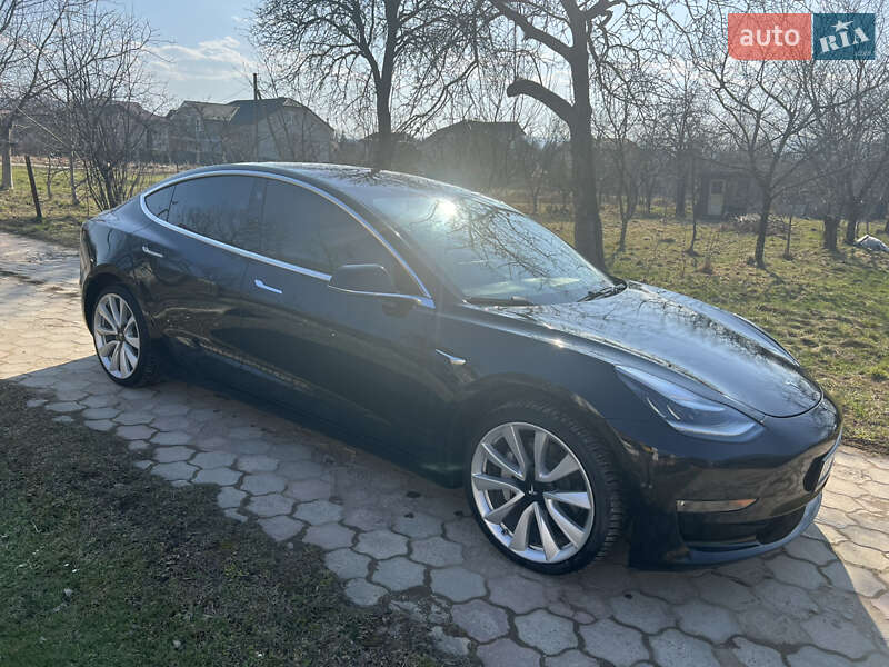 Седан Tesla Model 3 2018 в Долине