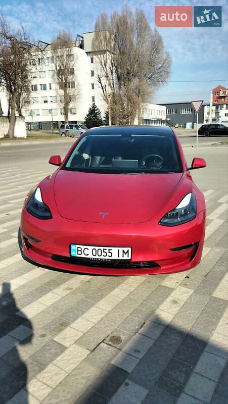 Седан Tesla Model 3 2022 в 