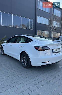 Седан Tesla Model 3 2021 в 
