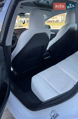 Седан Tesla Model 3 2021 в 