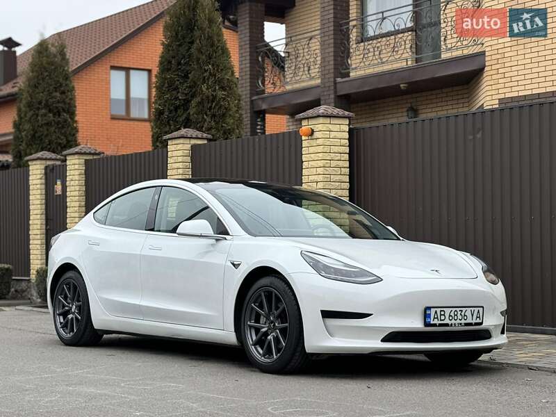 Седан Tesla Model 3 2020 в Вінниці