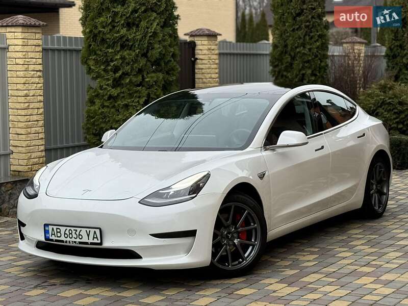 Седан Tesla Model 3 2020 в Вінниці