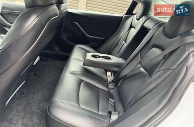 Седан Tesla Model 3 2020 в 