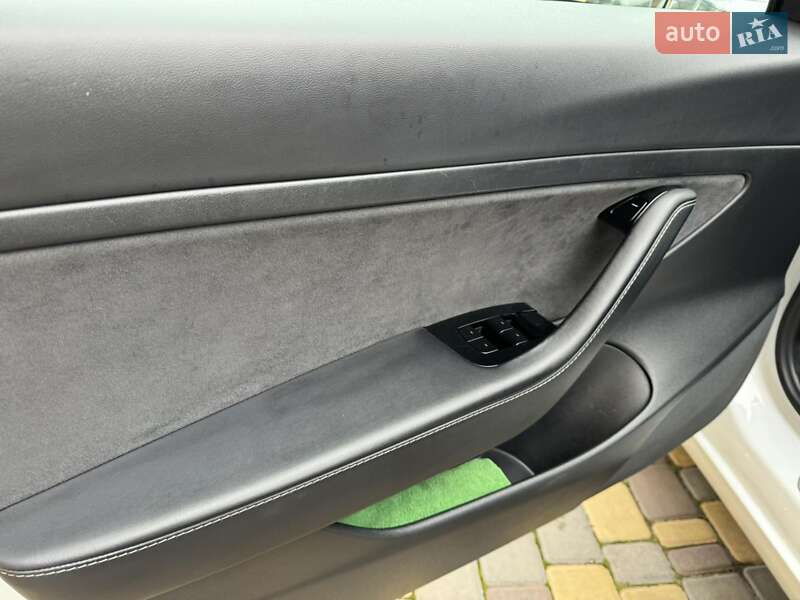 Седан Tesla Model 3 2020 в Вінниці