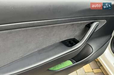 Седан Tesla Model 3 2020 в 